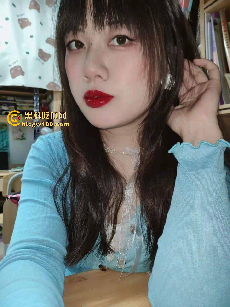 合肥大学【王文婷】性爱视频遭男友曝光，平时嫌男友脏，背地里给炮友口得香！