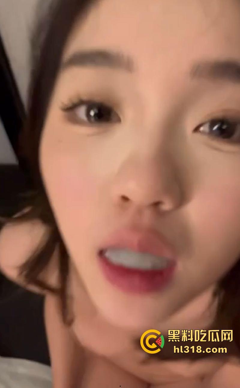 酒吧搭讪的可爱大胸妹没想到竟然如此反差,镜前主动口交吞精,射后含精挑逗镜头,恨不得再来一发!-5