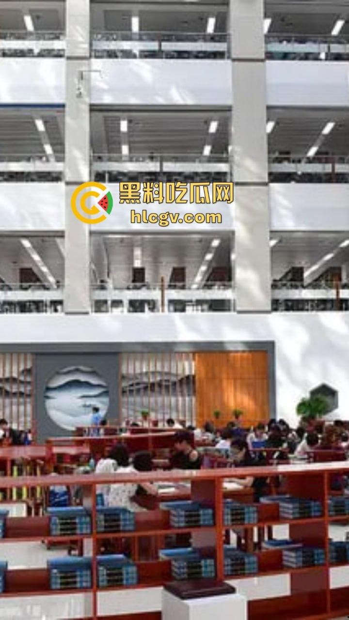 郑州轻工业大学猛料!图书馆里学生妹公然给男友打飞机,偷情现场被偷拍流出!-2