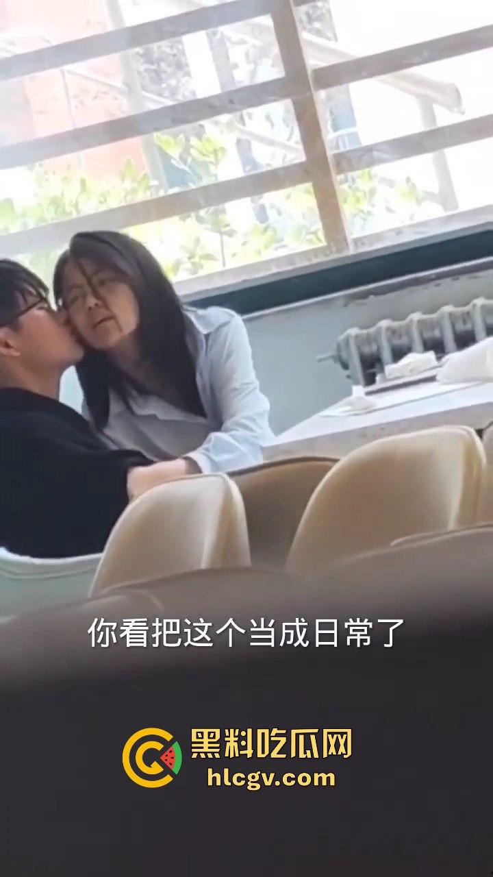 郑州轻工业大学猛料!图书馆里学生妹公然给男友打飞机,偷情现场被偷拍流出!-3