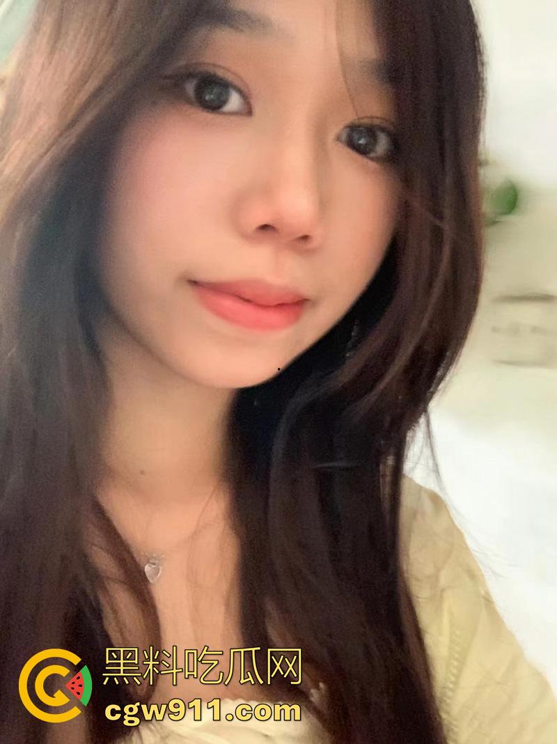 广西柳州极品嫩妹【欢欢】，高颜值美腿尤物，细腰翘臀美乳诱人，居家全裸勾引渴望被包养！