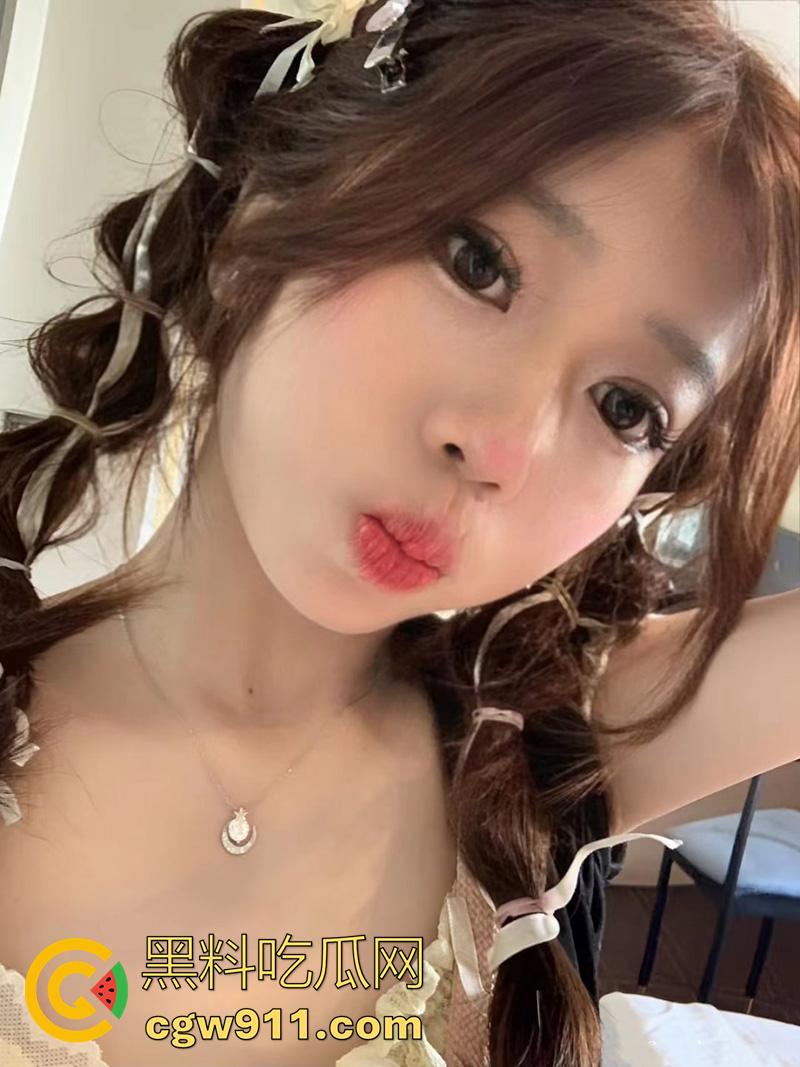 广西柳州极品嫩妹【欢欢】,高颜值美腿尤物,细腰翘臀美乳诱人,居家全裸勾引渴望被包养!-3