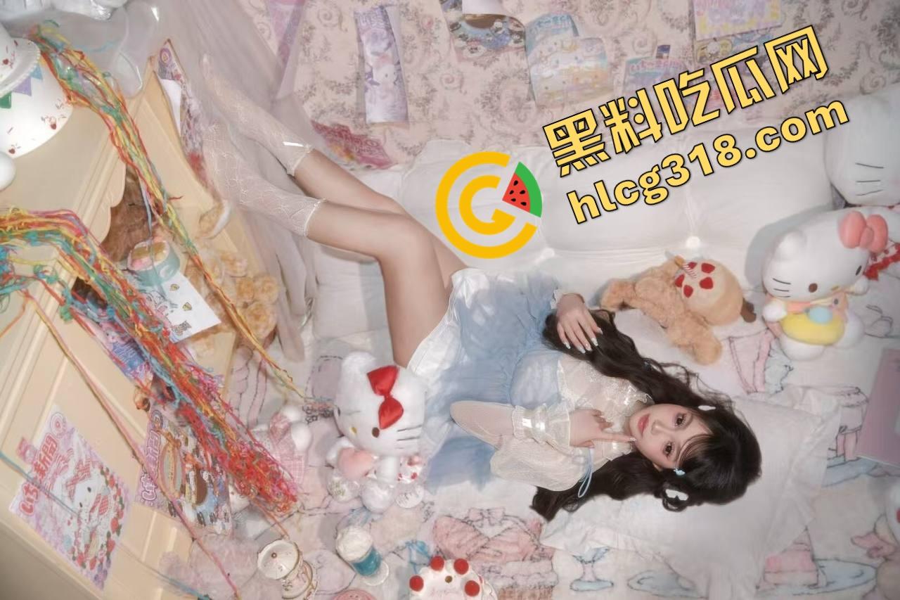 哥们透过玻璃偷拍车震,妹子嫩得像刚成年,结果让个死样男操了,哥们近距离偷拍画面曝光!-3