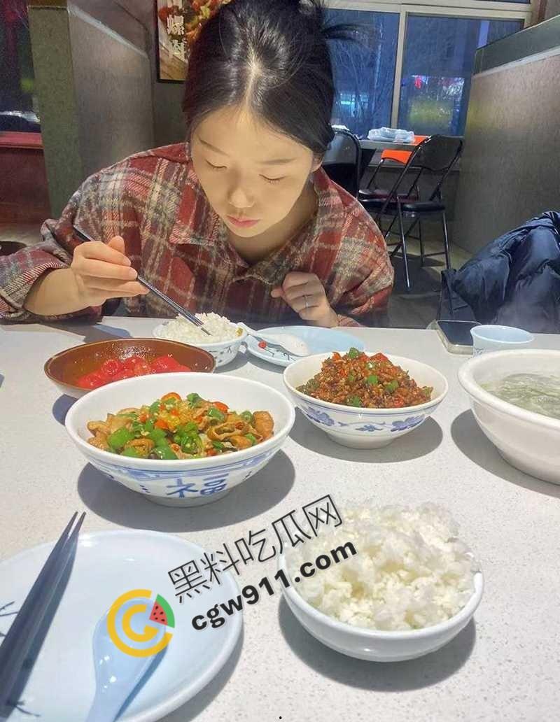 杭州00后小仙女【张倩文】私拍泄密流出，童颜巨乳大水逼，穿开档黑丝翘臀挨操，极品淫娃