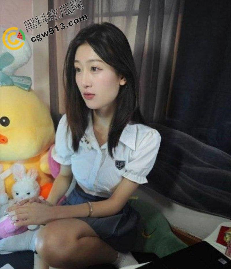 郑州大四校花【周晓晓】的肉欲沉沦:实习期间沦为领导的玩物,身穿情趣装,骚穴被爆操,沦为肉便器-2