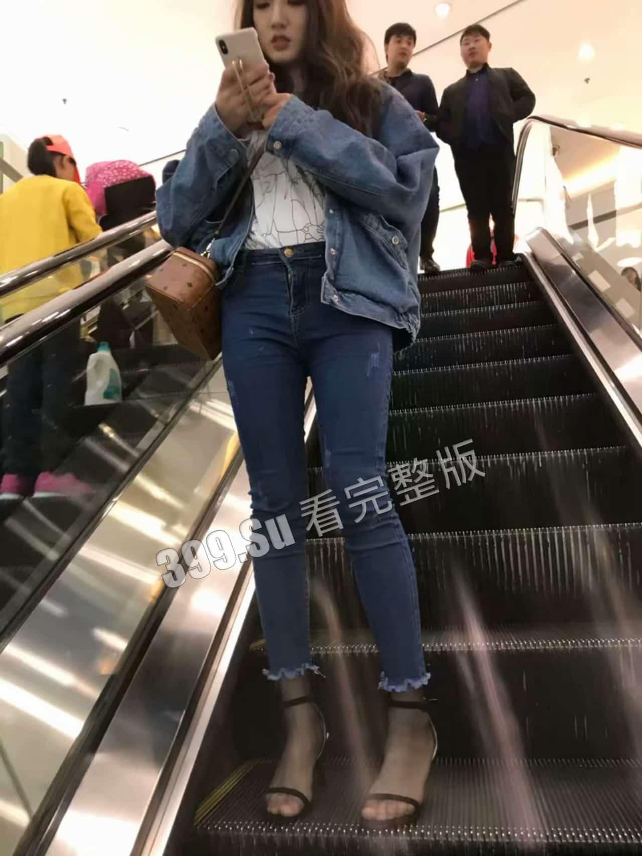 #江大校花 #流出 #自拍  #SM  人前高冷校花背地里也是条闷骚母狗  更衣室卖力服侍金主-3