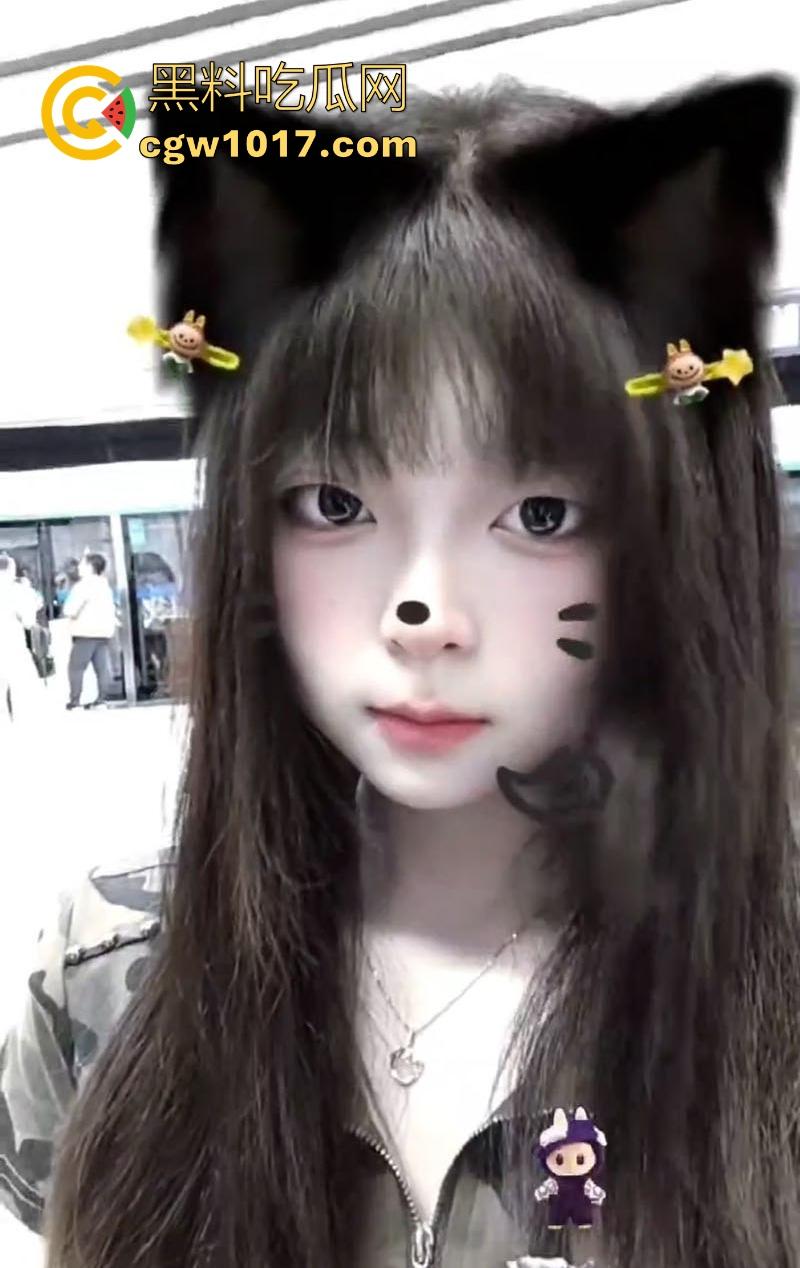 怎么现在的女大这么反差呀！出租屋内与网友疯狂性爱，刚见面面基就主动骑乘，淫叫不断无比反差！