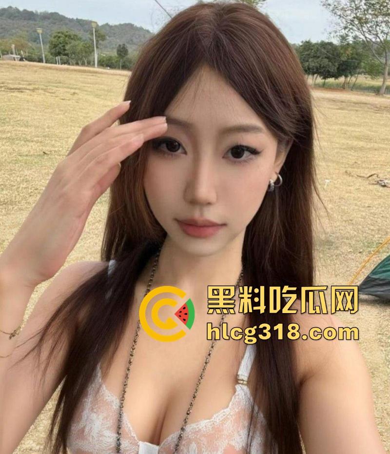 湖南师范学院【林钦怡】长相清纯身材火辣，超绝反差痴迷多人运动，被炮友前后夹击3P操出哭腔。