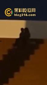 成都艺术学院大三情侣操场做爱,当着大一新生军训的面前大胆骑乘,新生感慨这是大学自由的气息-6