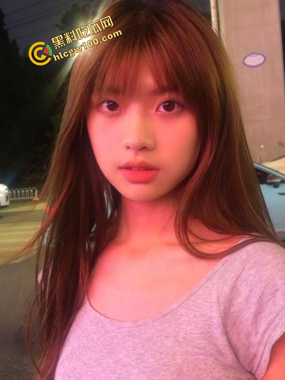 武汉职业技术学院反差骚婊【王楚茜】私底下的淫乱痴女，分手遭男友曝光骑乘性爱！独家流出！