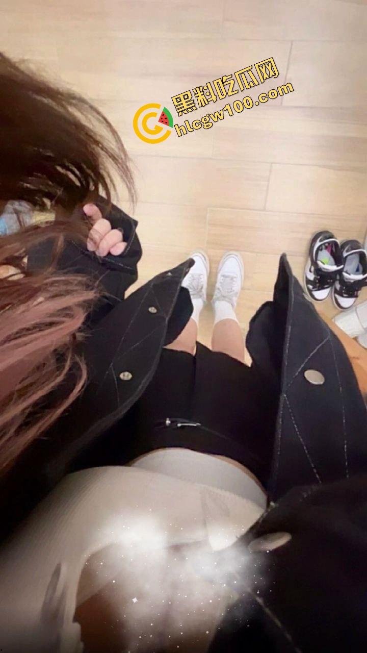 武汉职业技术学院反差骚婊【王楚茜】私底下的淫乱痴女,分手遭男友曝光骑乘性爱!独家流出!-3