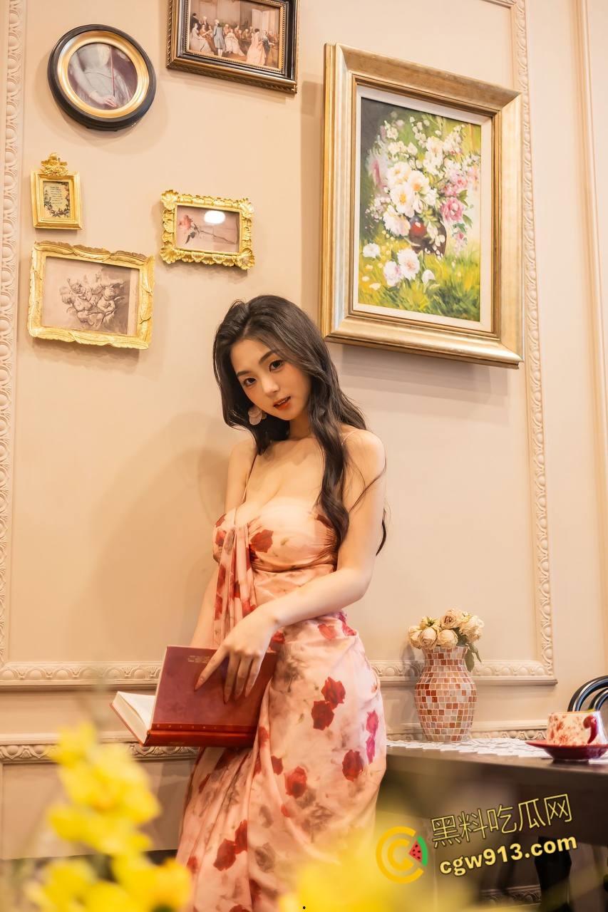 抖音网红【小熊软糖】,高颜值御姐下海黄播,全裸露脸掰逼自嗨,巨乳乳沟诱人无比,揉奶裸舞诱惑力拉满!-3