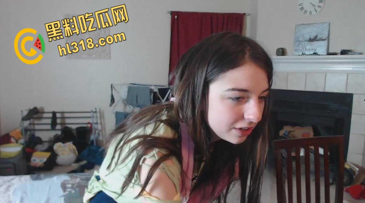 英国女主播打老公耳光，结果被老公反手几个大比兜，打到满脸是血嗷嗷大哭