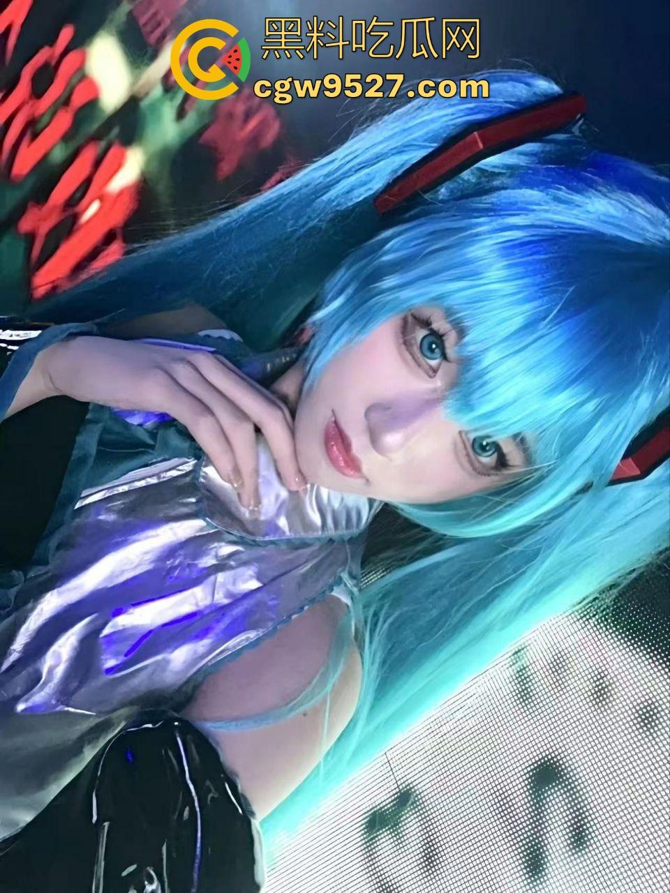 白天漫展初音御姐晚上床上骚逼母狗，极致反差女友，调教勾引疯狂榨精，骚气直冲云天！