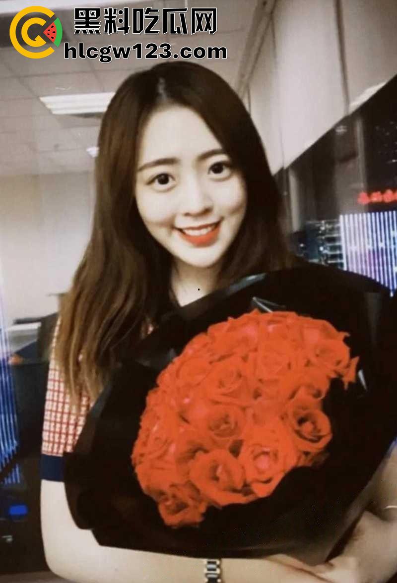 御姐颜值巨乳校花【顾盈】，太原职业技术学院骚逼，胸大腰细身材粉嫩逆天，舔功一流眼神勾人！