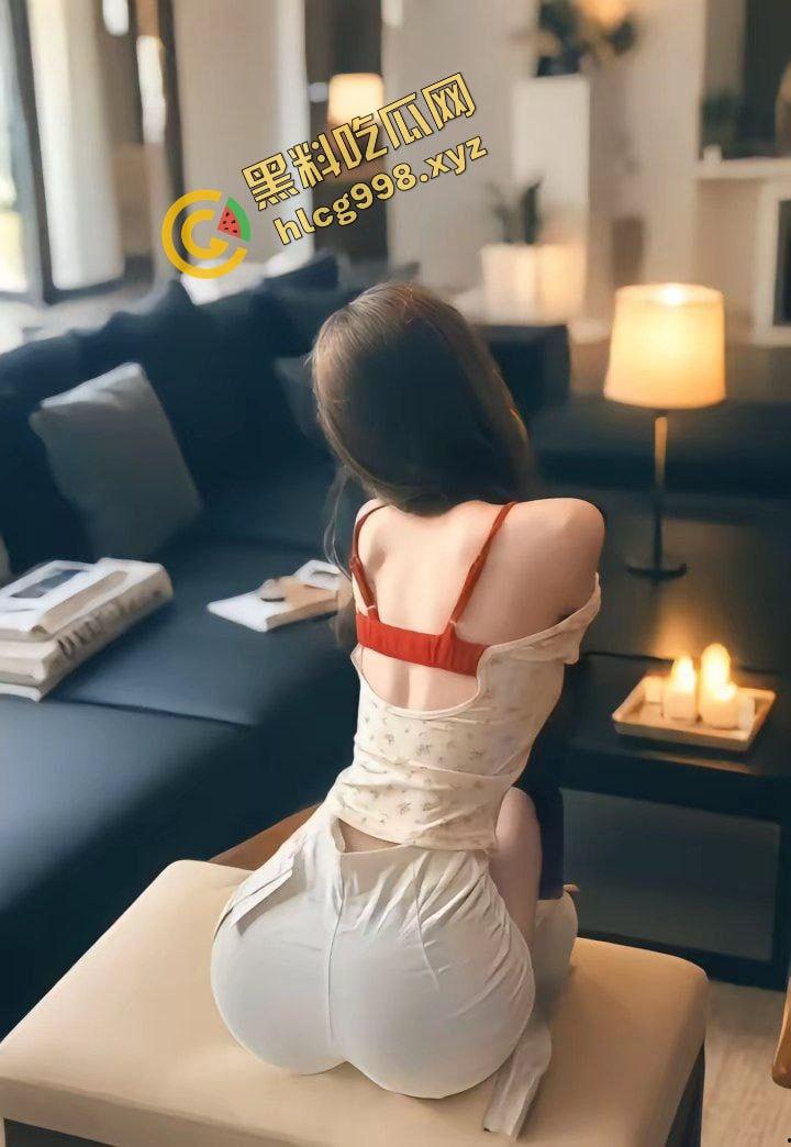 抖音小蛮腰骚逼『小冻狸』中国传媒大学最细之腰 校外被大哥看上 约操酒店后入 独家流出!-4