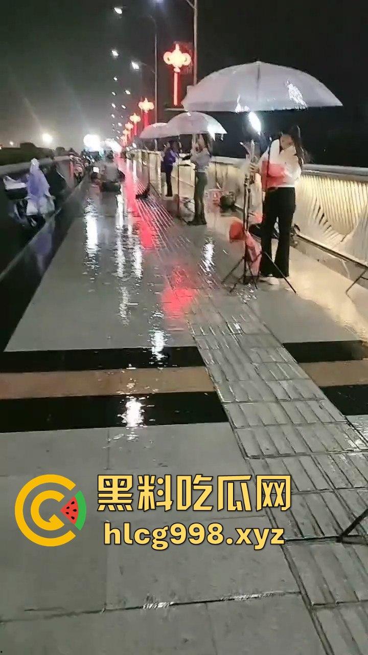 山西网红一条街!南州大桥下全是网红乞丐,美女挤满400多人,乞讨都成产业了!-6