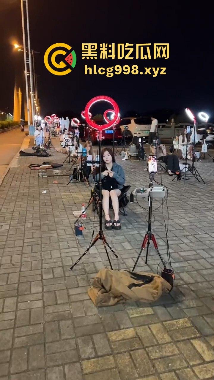 山西网红一条街!南州大桥下全是网红乞丐,美女挤满400多人,乞讨都成产业了!-7