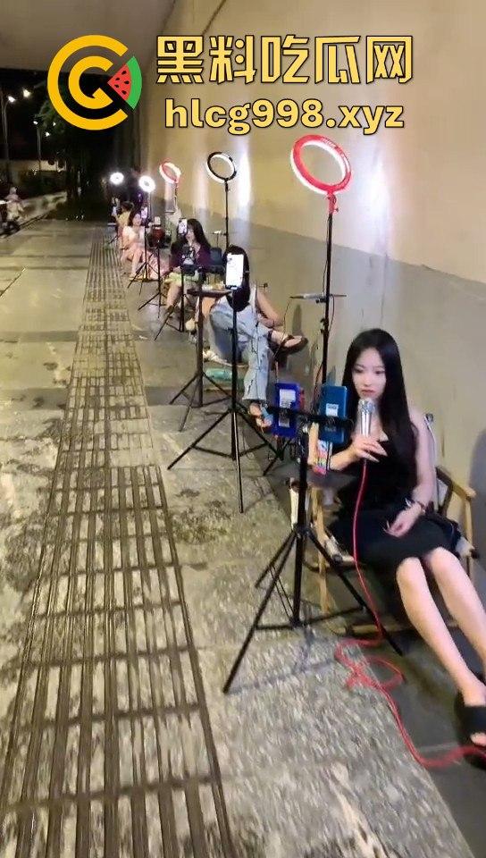 山西网红一条街!南州大桥下全是网红乞丐,美女挤满400多人,乞讨都成产业了!-10