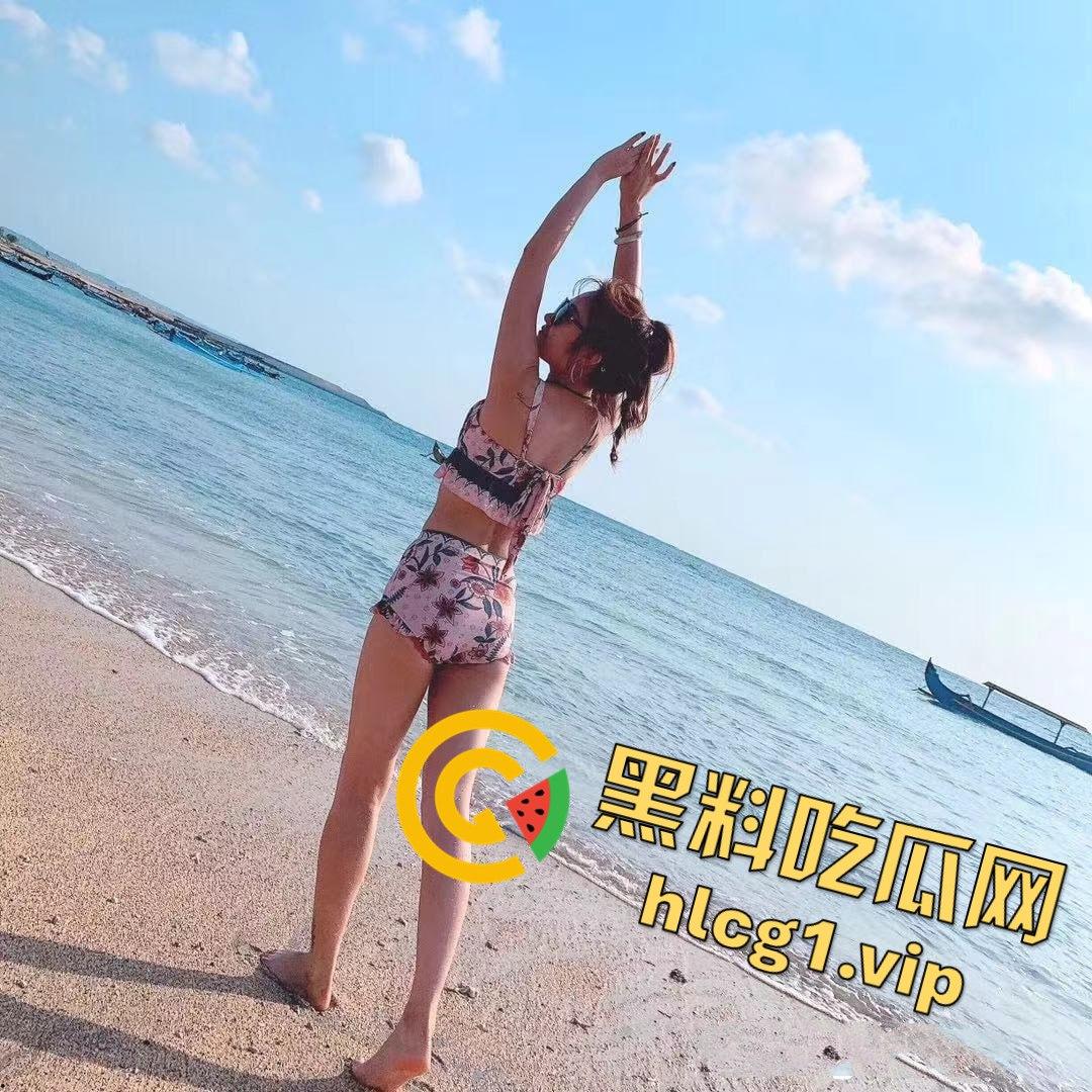 小少妇掰着B拍视频勾搭别人，私密自拍被无情曝光，网友纷纷围观！-2