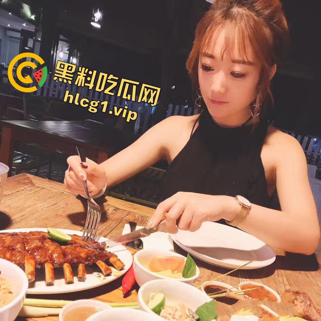 小少妇掰着B拍视频勾搭别人，私密自拍被无情曝光，网友纷纷围观！-4