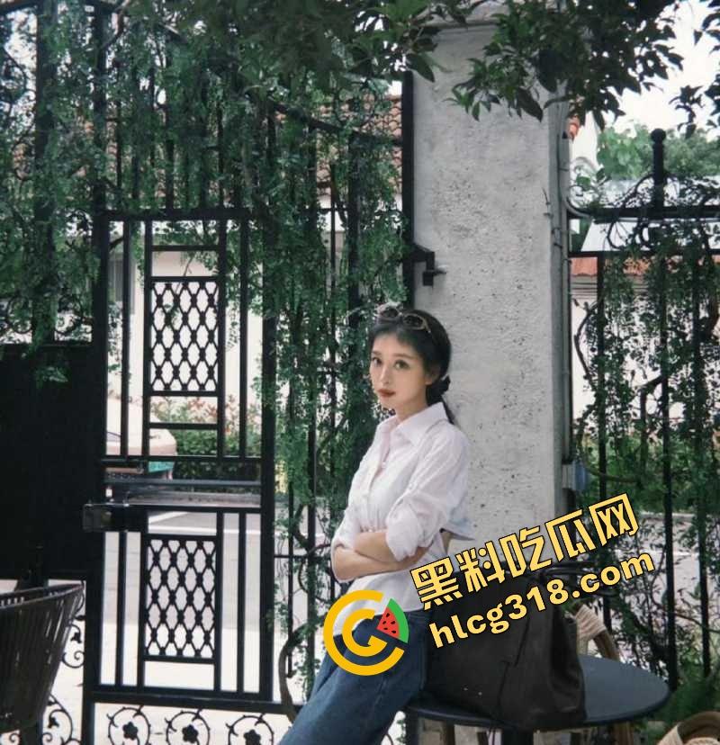 短剧女演员『腾泽文』聊天记录被爆出秒删,剧组夫妻戏玩到现实早期潜规则视频被扒出,微博热搜疯狂控评!-5