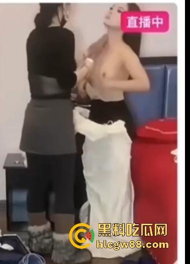 抖音七月化妆师Coco 给高颜值美女新娘化妆直播 展示精美妆容和婚纱 结果竟直播露点走光!-4