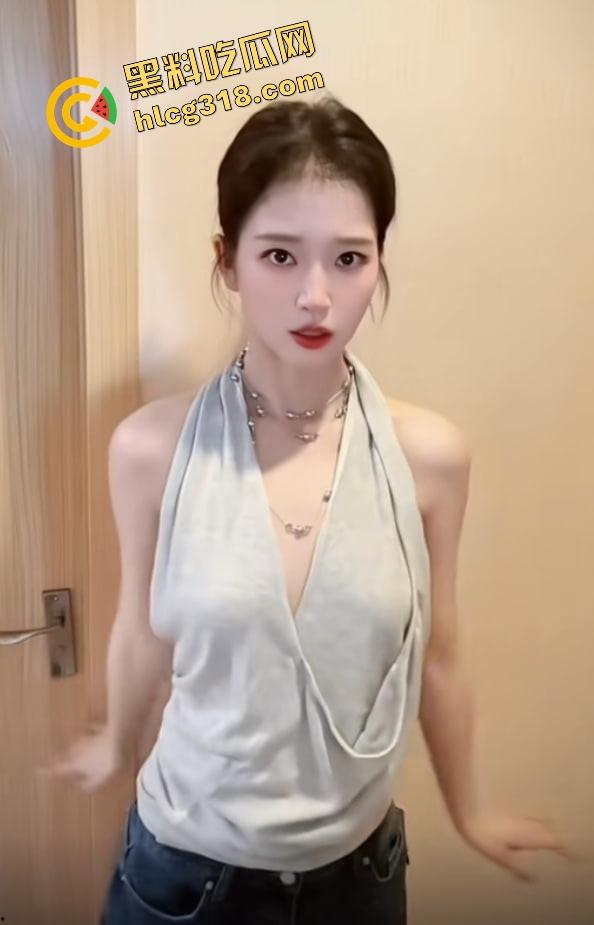 短剧女演员『腾泽文』聊天记录被爆出秒删,剧组夫妻戏玩到现实早期潜规则视频被扒出,微博热搜疯狂控评!-9