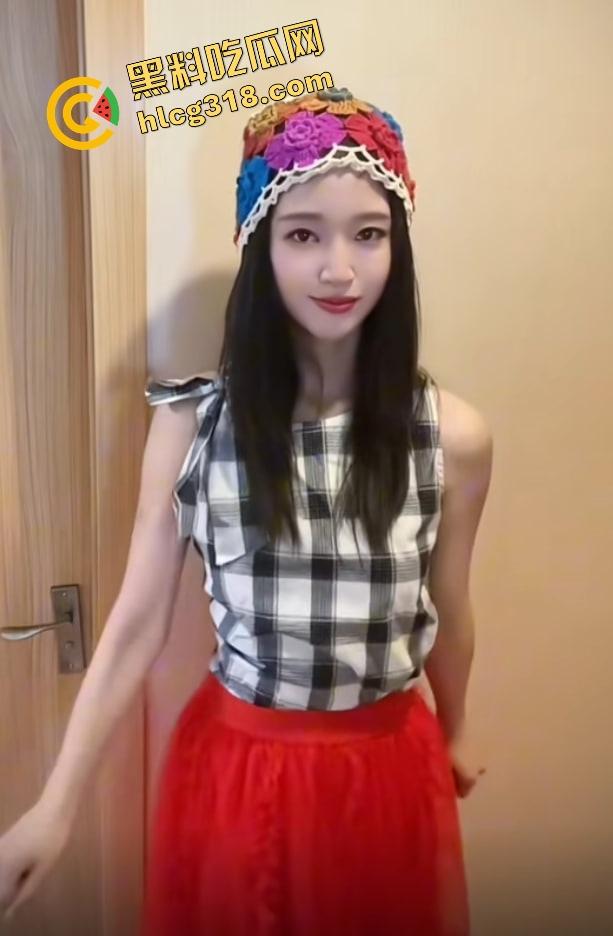 短剧女演员『腾泽文』聊天记录被爆出秒删,剧组夫妻戏玩到现实早期潜规则视频被扒出,微博热搜疯狂控评!-10