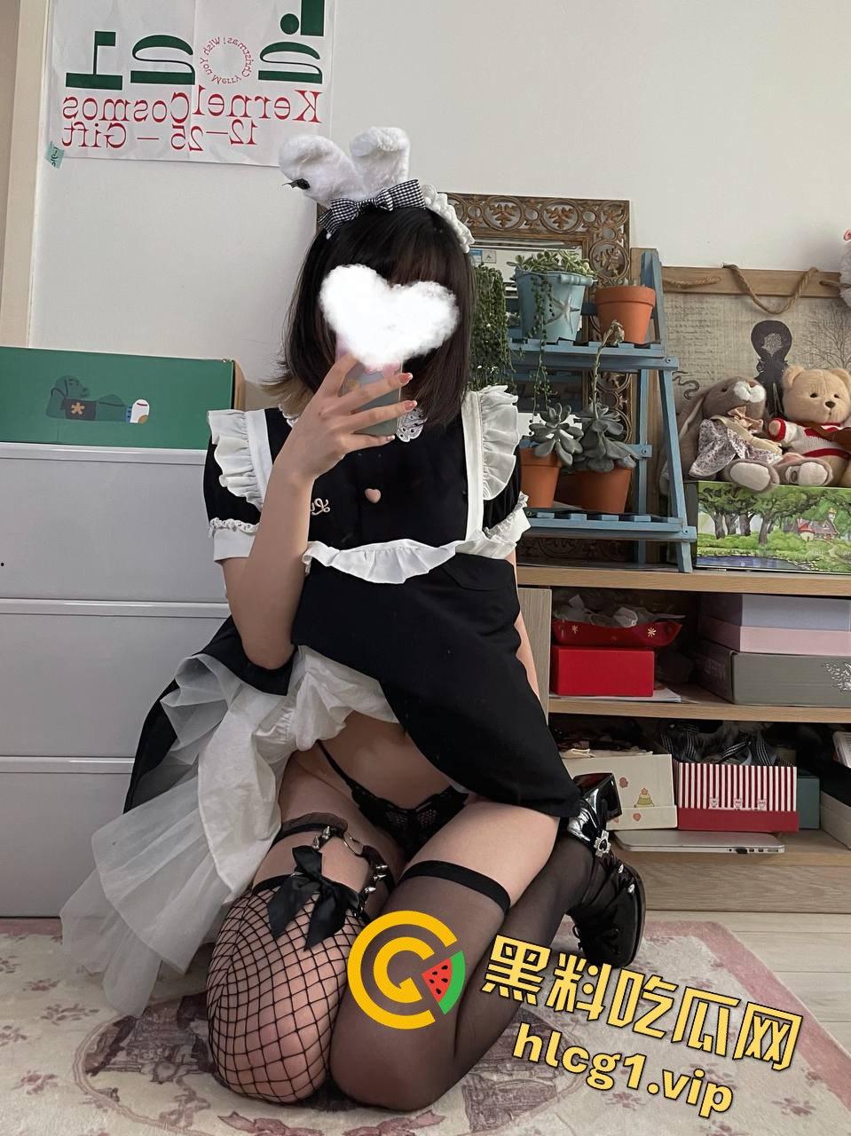 孙一藩真是个反差婊！表面人模狗样，背地里却骚到流水，JK制服卖肉卖逼一应俱全！