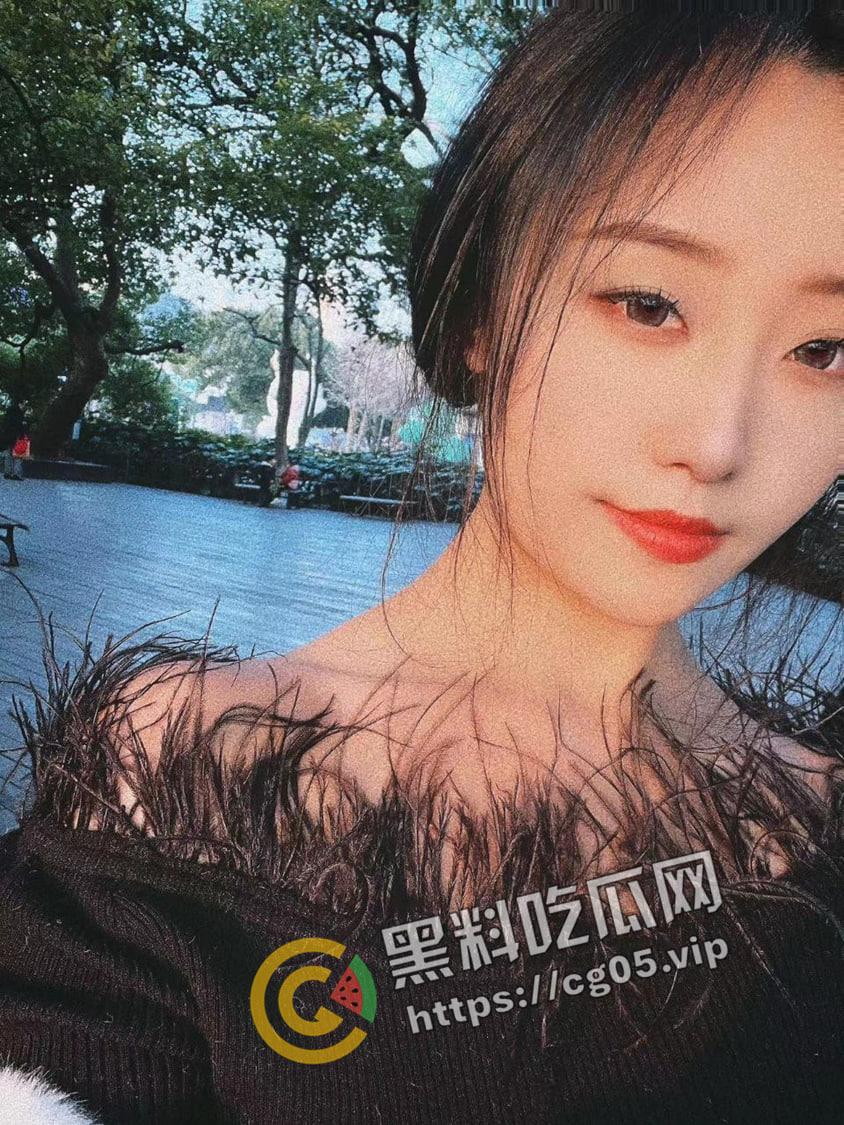 杭州幼师反差婊 白天教小孩 晚上口大人 老少皆宜 极品口活吞吐 媚眼如丝-6