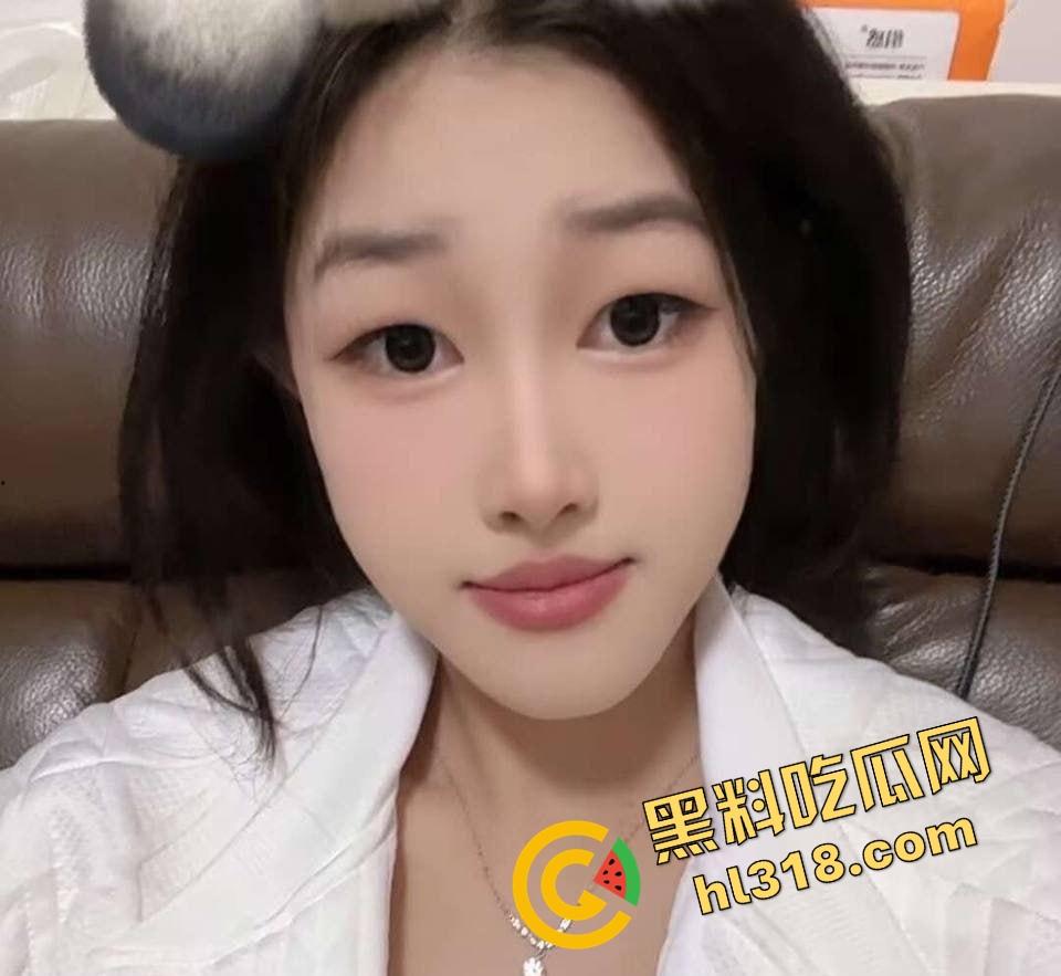 暑假不打工专下海，『江嘉玥』被金主调教成任人爆操的蜜穴娃娃，人家假期暑假工，她假期暑假鸡！