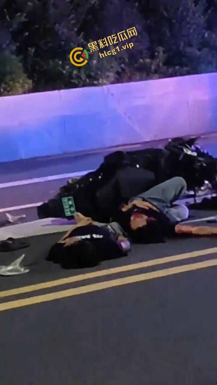 广东中山小榄镇 鬼火少年炫技飙车失败 对撞致车辆散架 倒地不起!-7