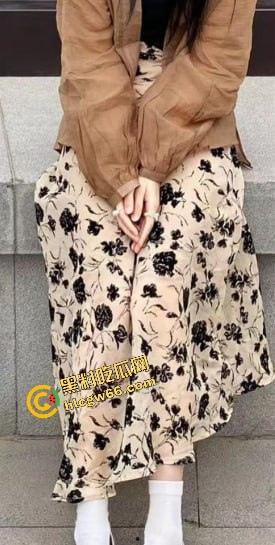 徐州工程学院校花『李婉钰』以撸猫为幌子，被学长骗出爆插内射全程偷拍，粉嫩骚穴被操到喷水！