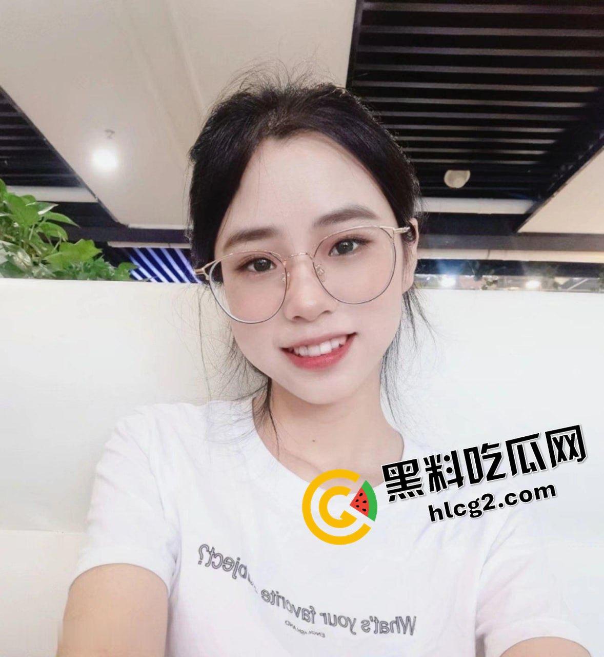 四川广元金融前台『周雨婷』假期与男友多体位爆干 按着鸡巴塞进肥逼里 前任曝出性爱视频!-3