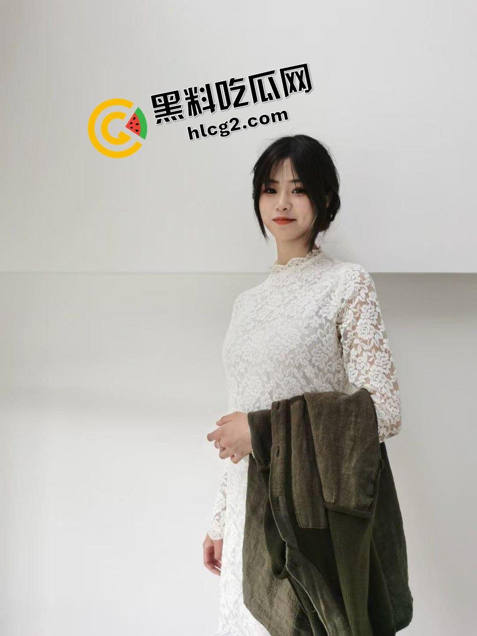 四川广元金融前台『周雨婷』假期与男友多体位爆干 按着鸡巴塞进肥逼里 前任曝出性爱视频!-4