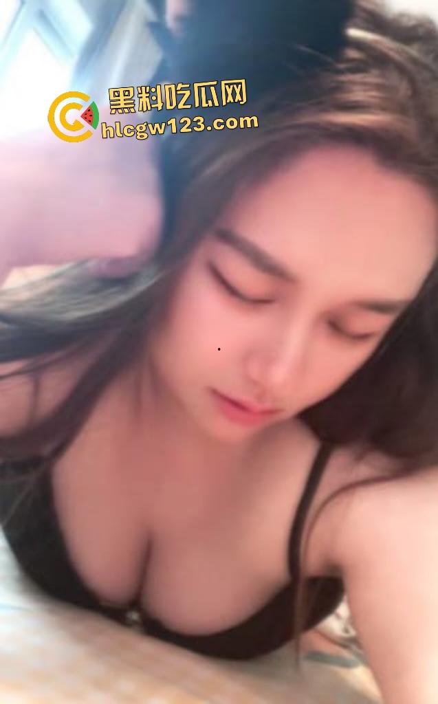 反差BBW肥猪秘书老领导玩剩的,换给下属接手操,后入肥臀水多得可以当西瓜汁了!-2