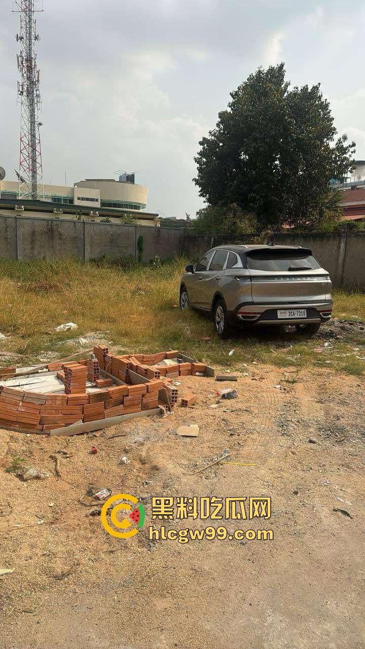 海外大事件!手枪威胁不管用,后面紧急调AK兄弟出来镇场面?柬埔寨还真乱,亡命之徒也真不怕死。-18