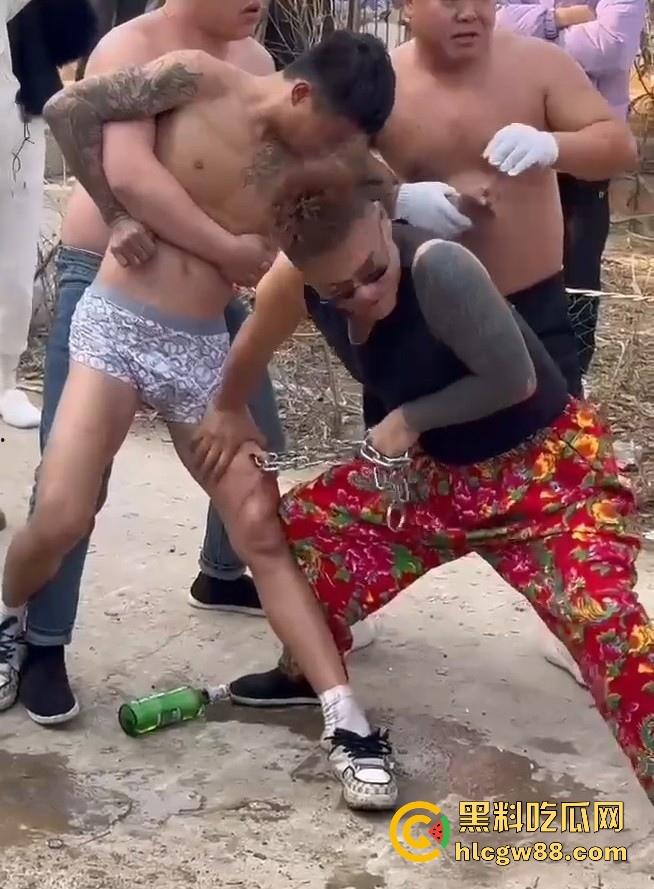 辽宁营口大石桥对棚艺人梦魇，吃瓜见证铁丝穿嘴竹筒之舞，诡异美感看着就疼！