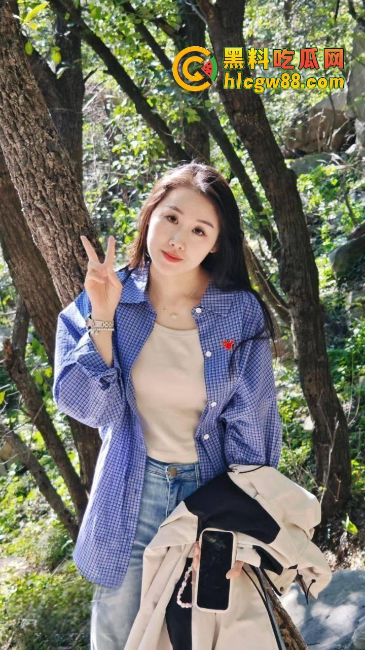 山东泰山驴友『吴昕』被狼友调教，反差婊母狗本性觉醒，黑丝撕裂淫水横流，彻底臣服狼友的暴力操弄！