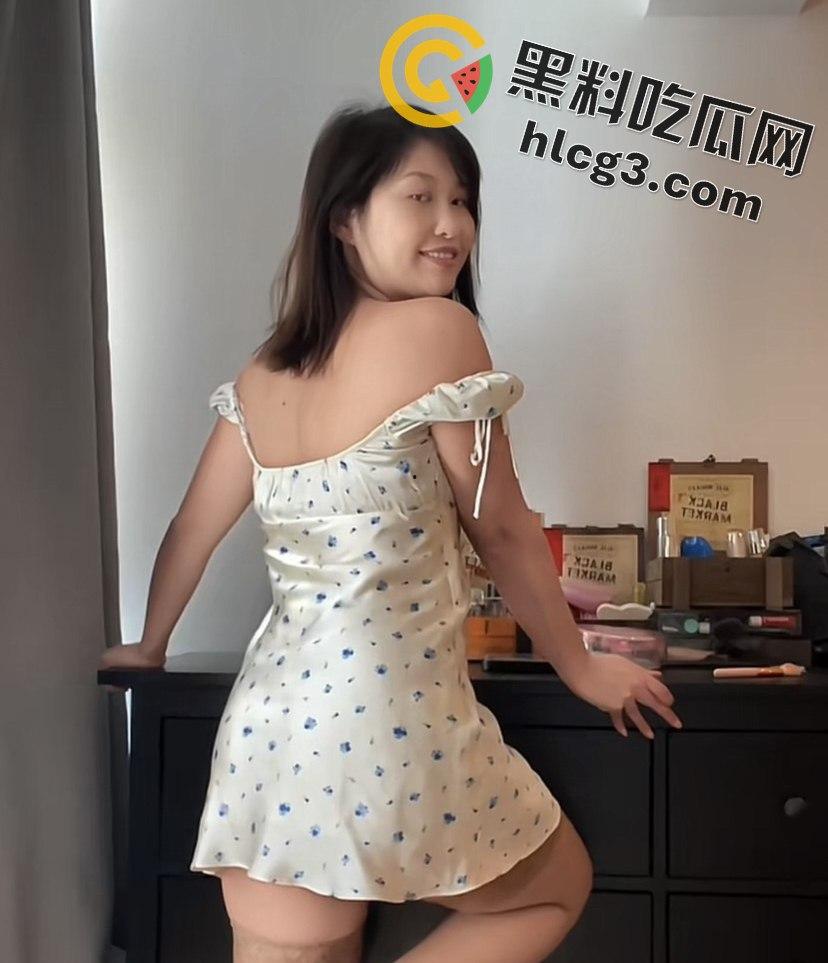 抖音贤妻良母网红『Lulu爱三明治』私拍视频曝光!华裔熟女老骚逼各种定制、自慰、肛交!-4