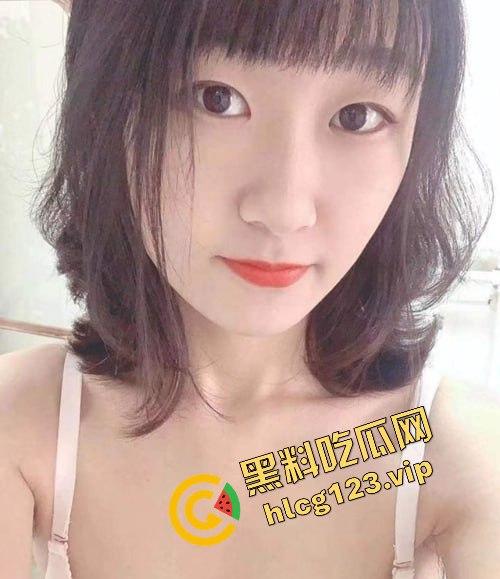 湖北民族师范学院清纯女学生『唐佳怡』性爱自拍遭渣男前男友曝光!解胸罩露出大奶子!后入抽插淫叫不断!-7