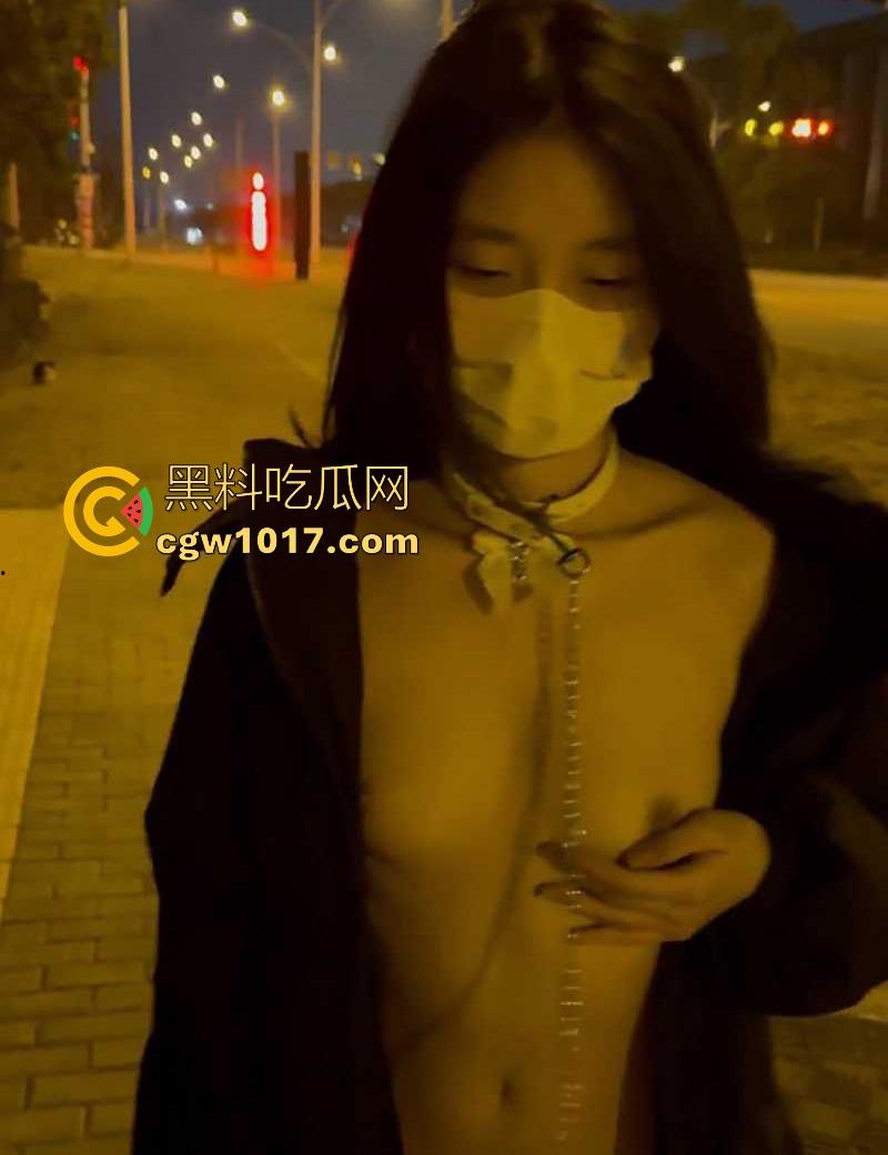 外网户外调教博主【小雨绵绵】各种户外全裸露出爬行自慰，随机拜访陌生人家，最对听从指令的骚母狗！-2