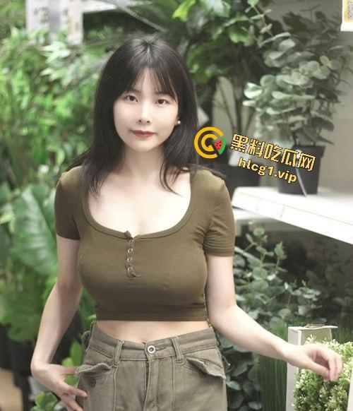 海南巨乳胸模「李婉莹」性感自拍曝光!极品巨乳蜂腰翘臀!水中浴身肌肤光滑透亮让人欲罢不能!-1