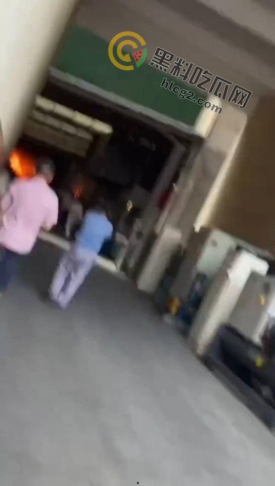 浙江宁波奉化工厂突发大火!不到五分钟车间化作火海,工人全力扑救无果-8