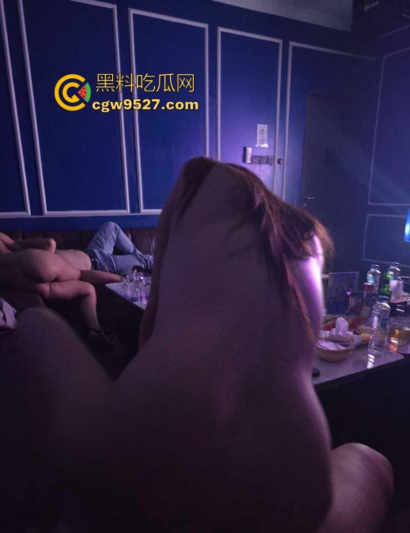 高档KTV,VIP包厢淫乱视频曝光 ,权贵乐园荒淫无度,金主们当众爆操美女公主,极度淫乱!-5