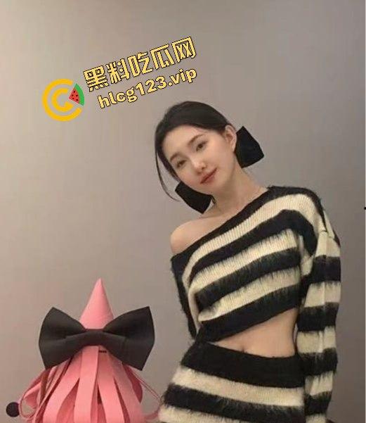 快手女神主播【卿卿下海】!情趣内衣黄播流出,粉嫩小穴与乳头大尺度曝光!-2