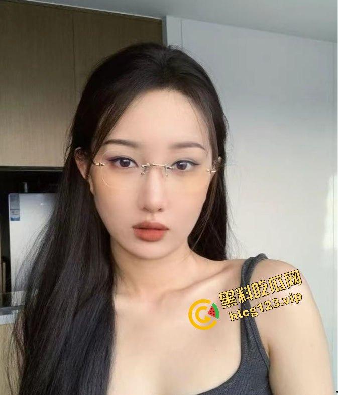 快手女神主播【卿卿下海】!情趣内衣黄播流出,粉嫩小穴与乳头大尺度曝光!-4