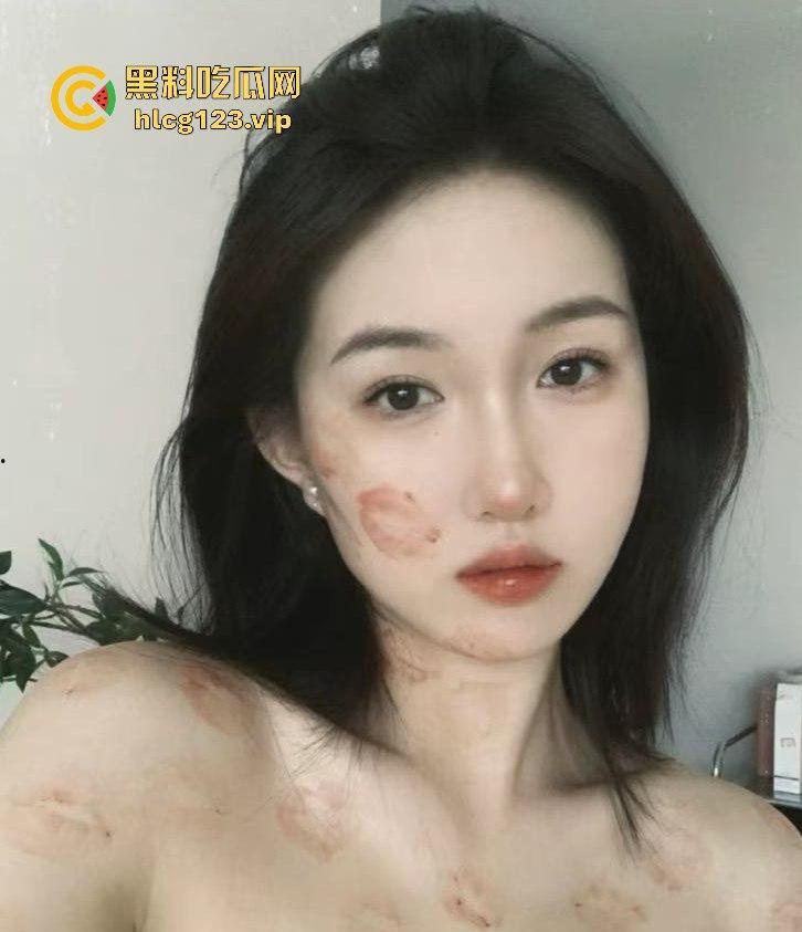 快手女神主播【卿卿下海】!情趣内衣黄播流出,粉嫩小穴与乳头大尺度曝光!-8