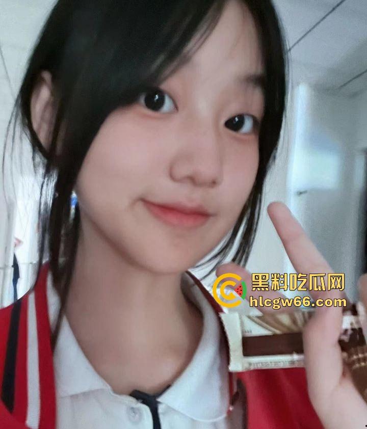 河北张家口反差学生妹【王若玮】小小年纪极品大奶 被渣男哄骗私拍揉胸扣穴的小母狗 很有撸点!-3